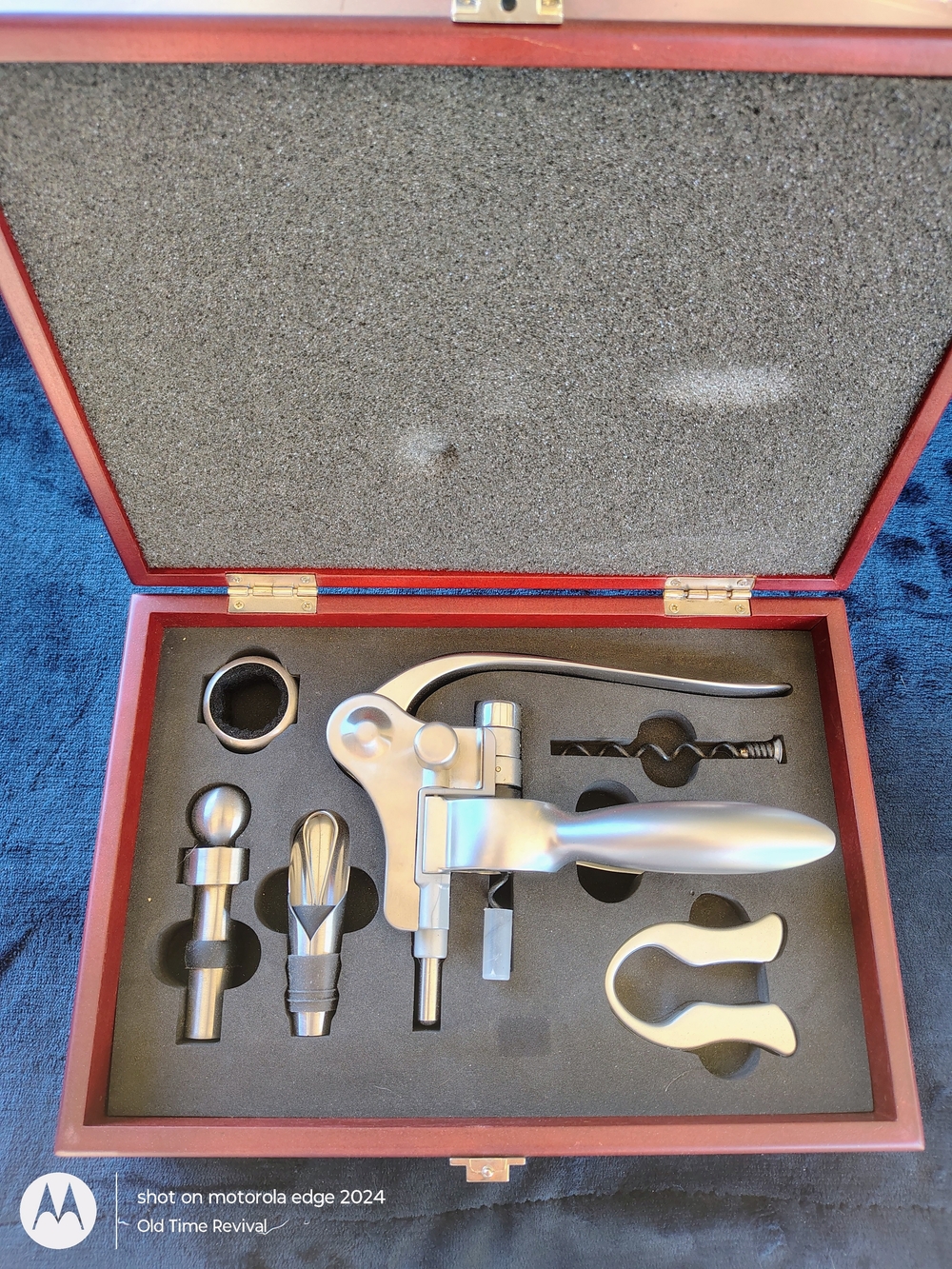 Rabbit Style Wine Opener Set 9 Piece Cherry Wood Box Gift